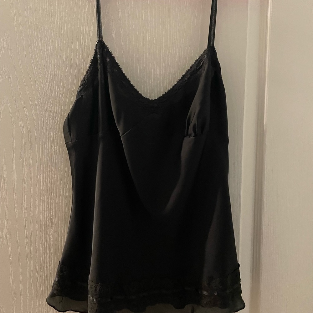 Loft lacy cam in black, size 8. Has zipper